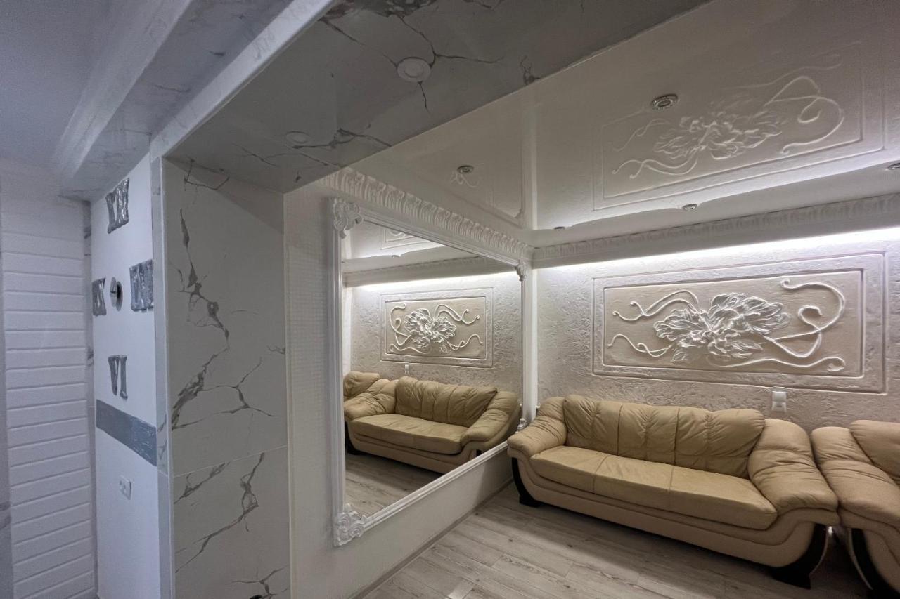 Warm Silver Apartment Miron Costin 11/2 Chişinău Esterno foto