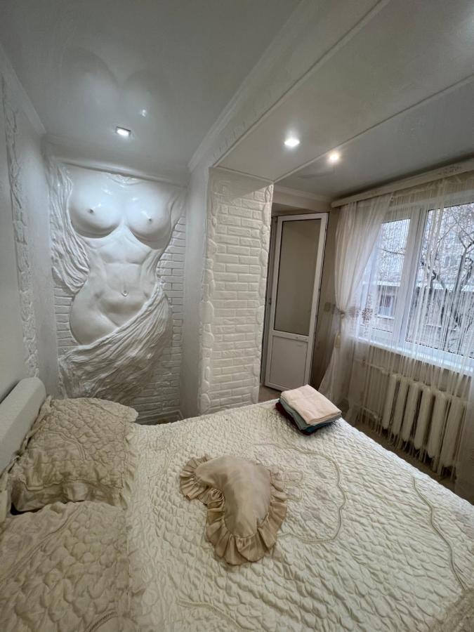 Warm Silver Apartment Miron Costin 11/2 Chişinău Esterno foto