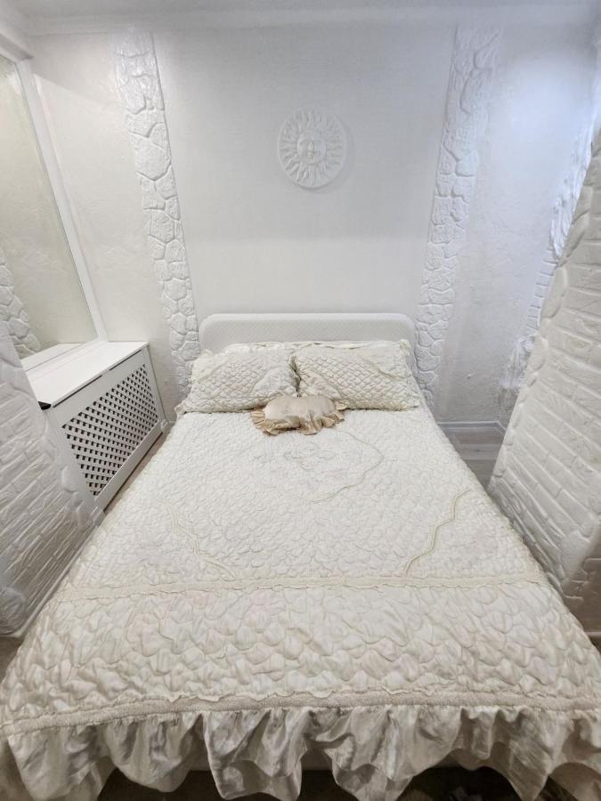 Warm Silver Apartment Miron Costin 11/2 Chişinău Esterno foto